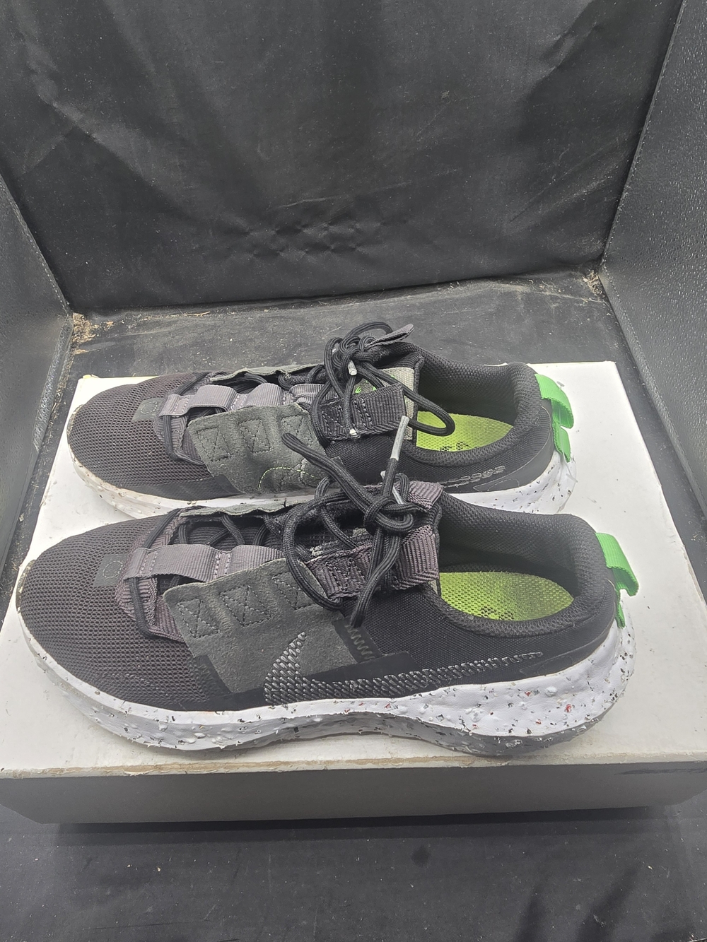 Nike Men’s Black and White Athletic Shoes‎ with Green Accents - Picture 4 of 7